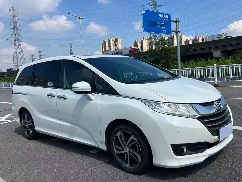 2015 Odyssey 2.4L Luxury Edition — миниатюра 3