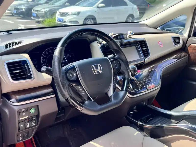 2015 Odyssey Facelift 2.4L Supreme Edition — миниатюра 12