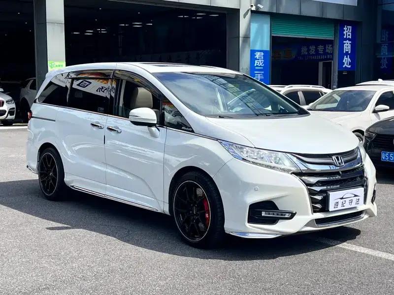 2015 Odyssey Facelift 2.4L Supreme Edition — миниатюра 3
