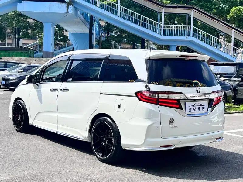 2015 Odyssey Facelift 2.4L Supreme Edition — миниатюра 4
