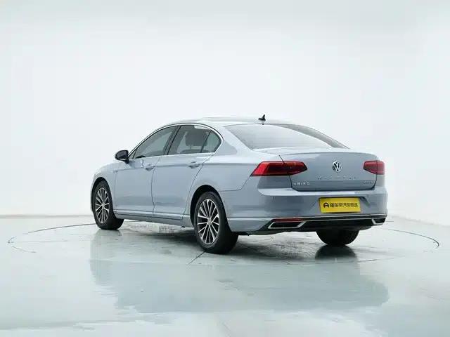 2020 Volkswagen Passat 380TSI DSG Luxury — миниатюра 5