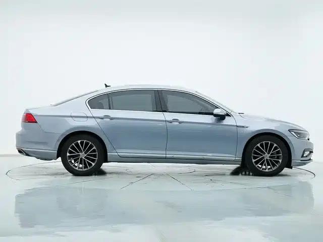 2020 Volkswagen Passat 380TSI DSG Luxury — миниатюра 8