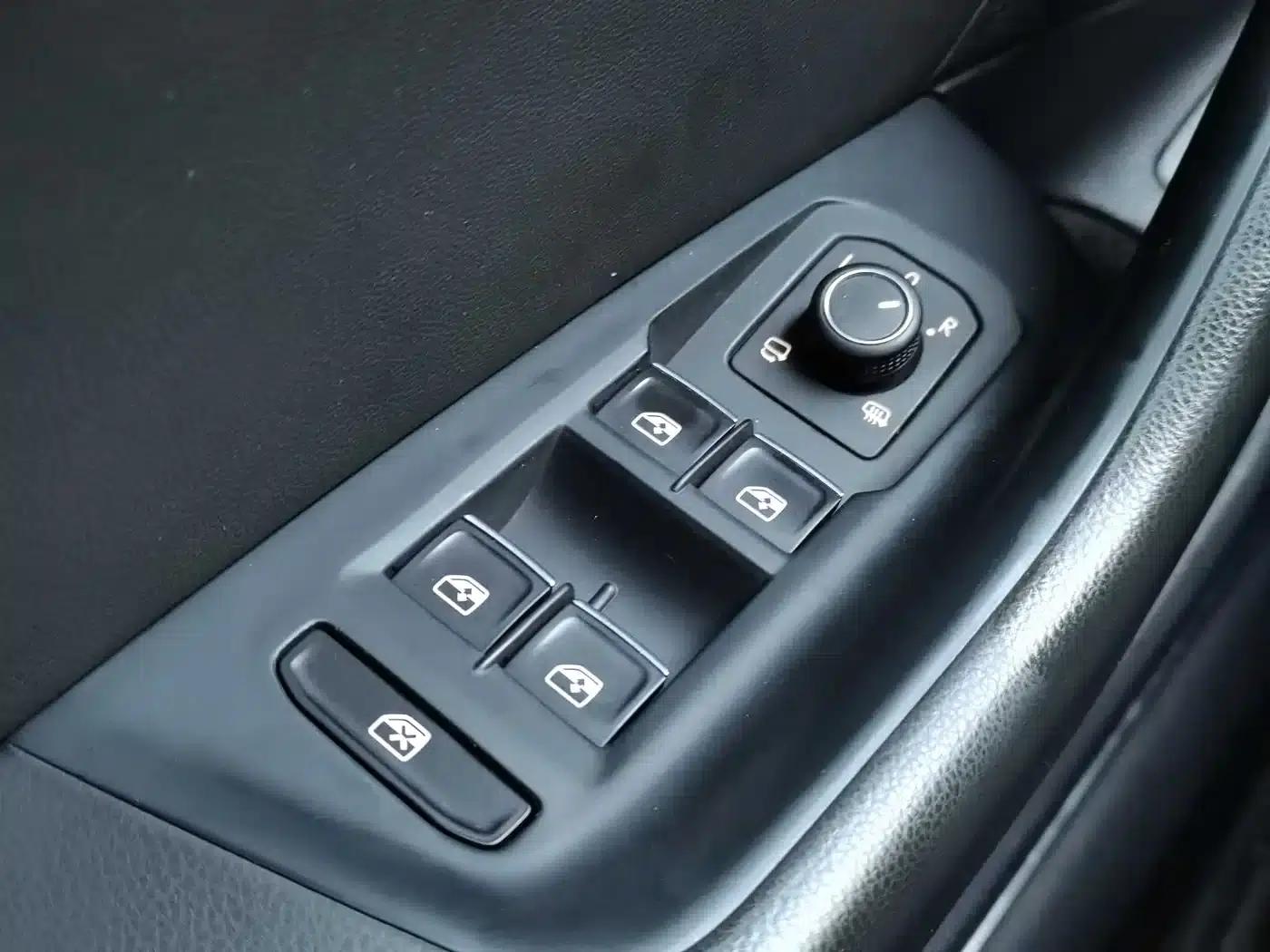 2020 Volkswagen Passat 330TSI DSG Leading Edition — миниатюра 20