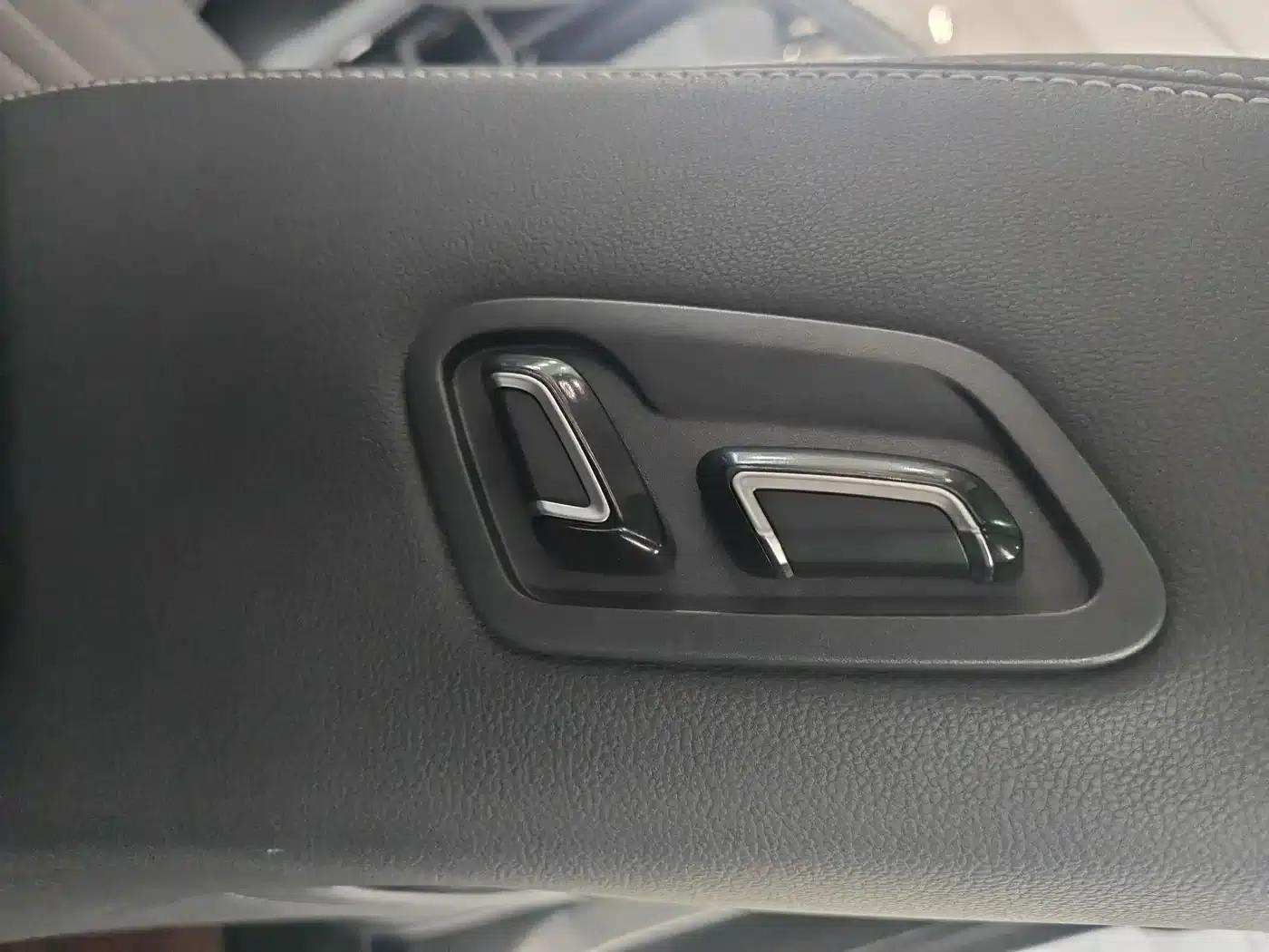 2020 Volkswagen Passat 330TSI DSG Luxury — миниатюра 14