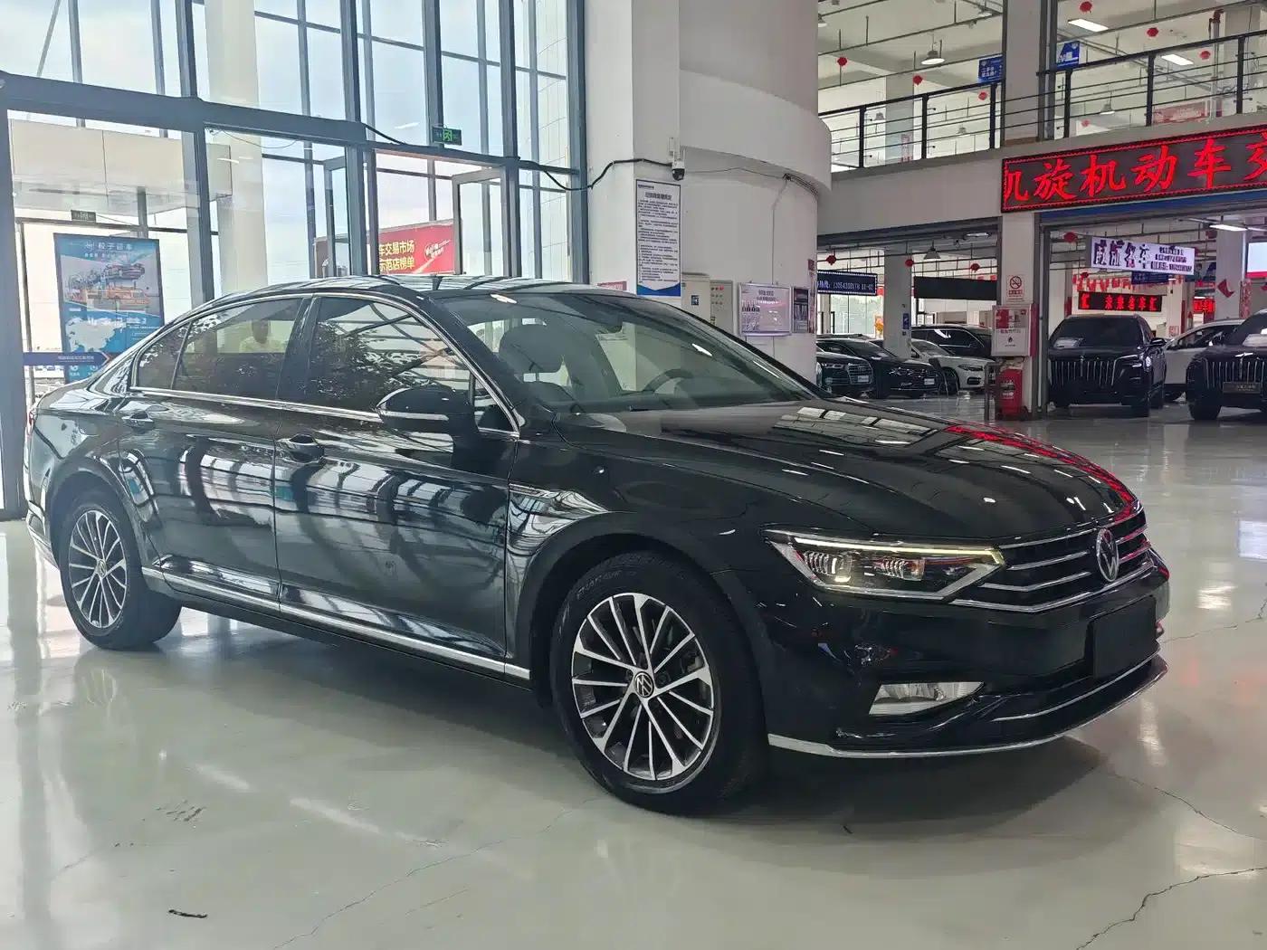 2020 Volkswagen Passat 330TSI DSG Luxury — миниатюра 3