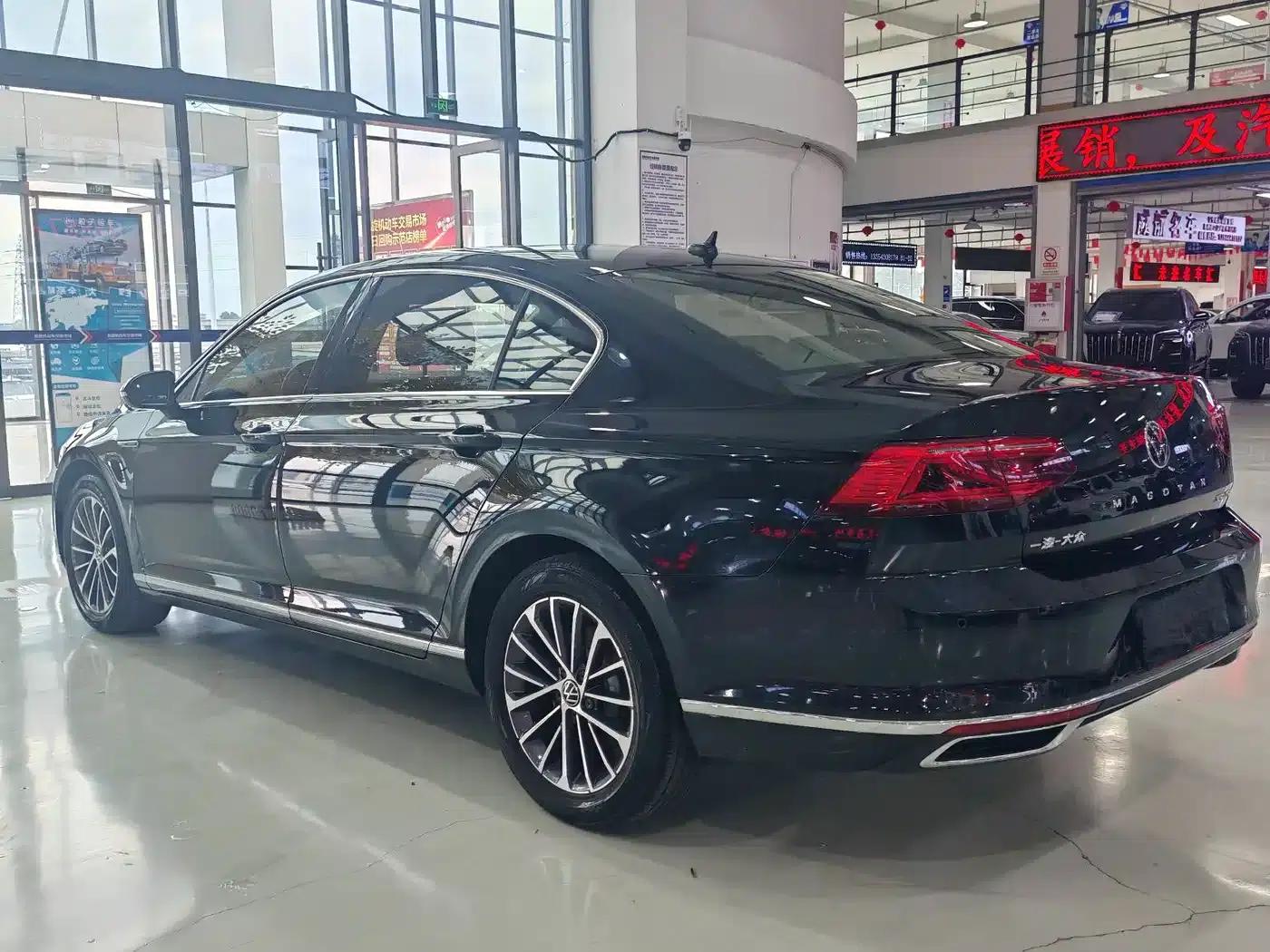 2020 Volkswagen Passat 330TSI DSG Luxury — миниатюра 21
