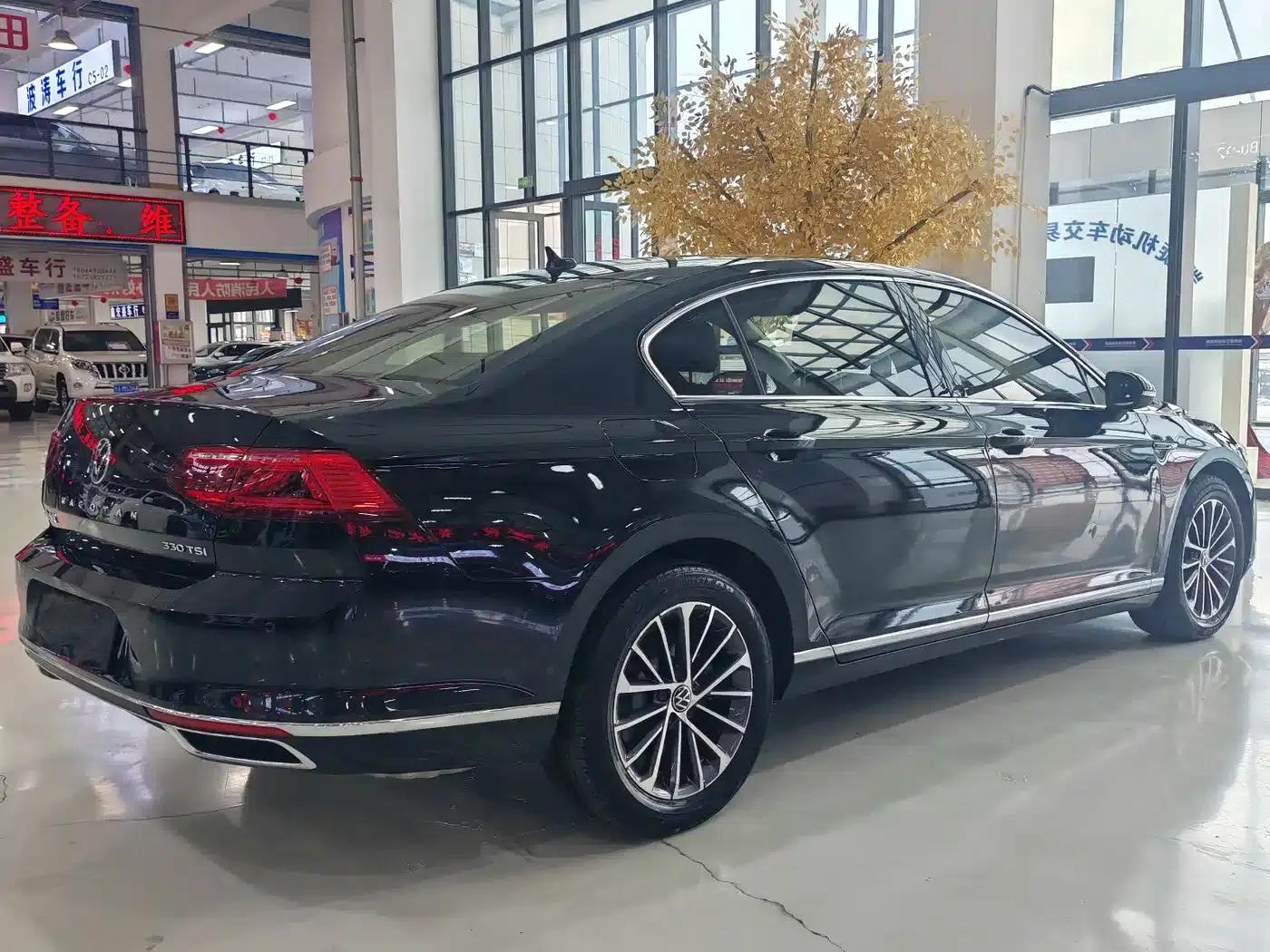 2020 Volkswagen Passat 330TSI DSG Luxury — миниатюра 23