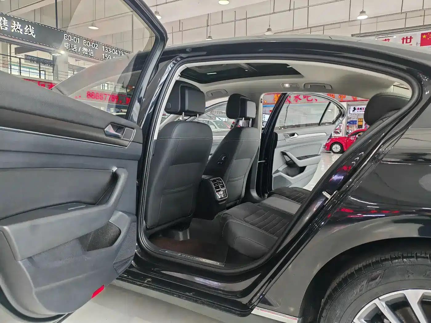 2020 Volkswagen Passat 330TSI DSG Luxury — миниатюра 5