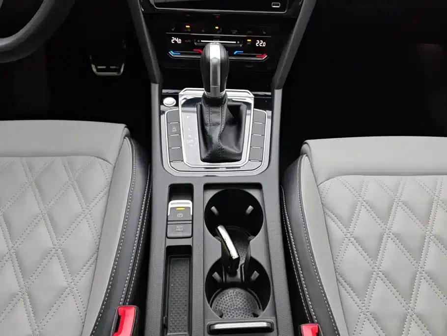 Volkswagen Magotan 2023 2 Millionth Unit Commemorative Edition 330TSI DSG Leading Model — миниатюра 16