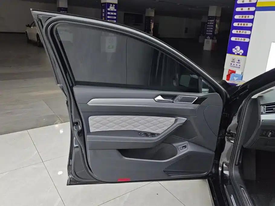 Volkswagen Magotan 2023 2 Millionth Unit Commemorative Edition 330TSI DSG Leading Model — миниатюра 7