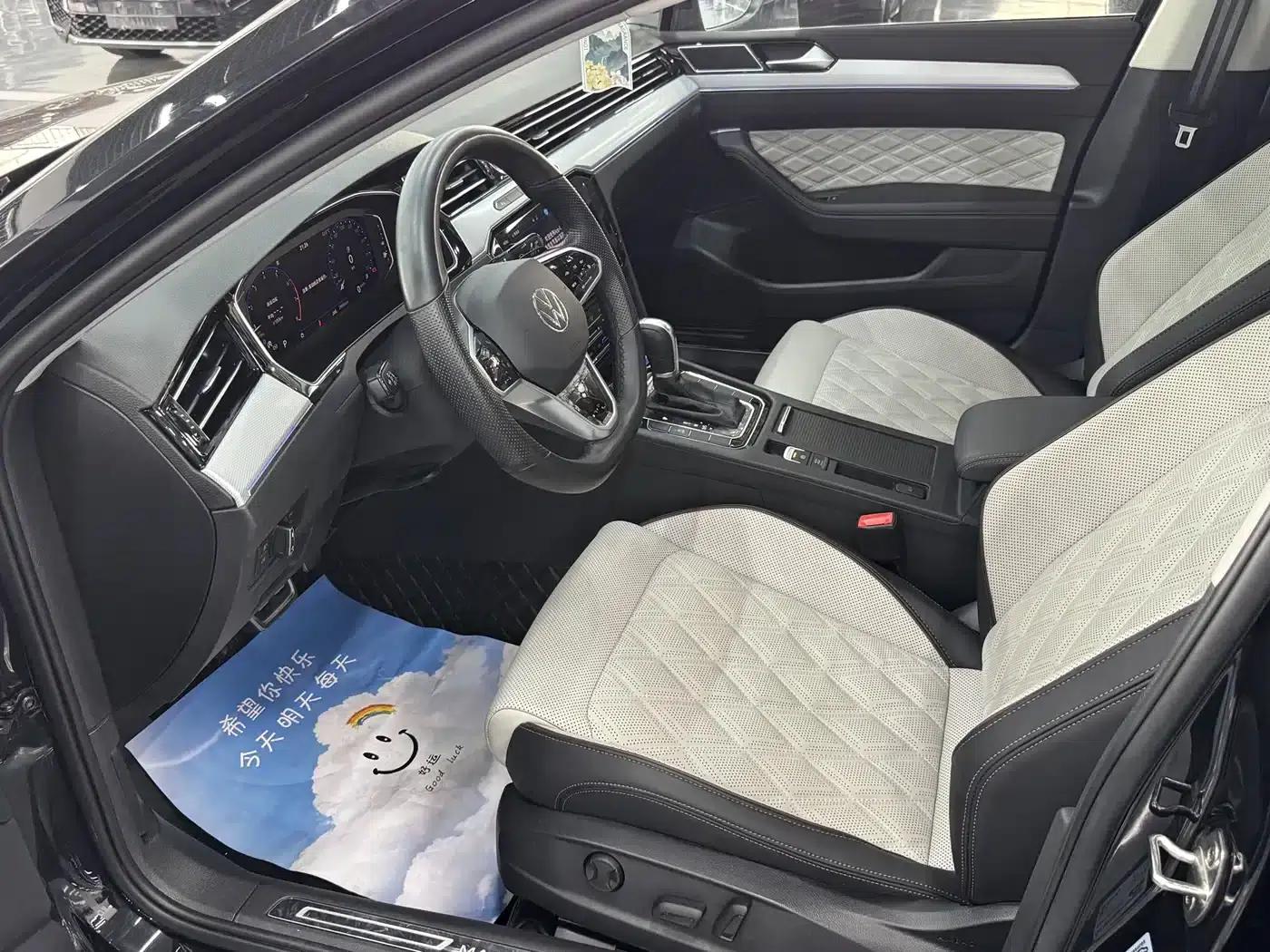 Volkswagen Magotan 2023 2 Millionth Unit Commemorative Edition 330TSI DSG Luxury — миниатюра 4