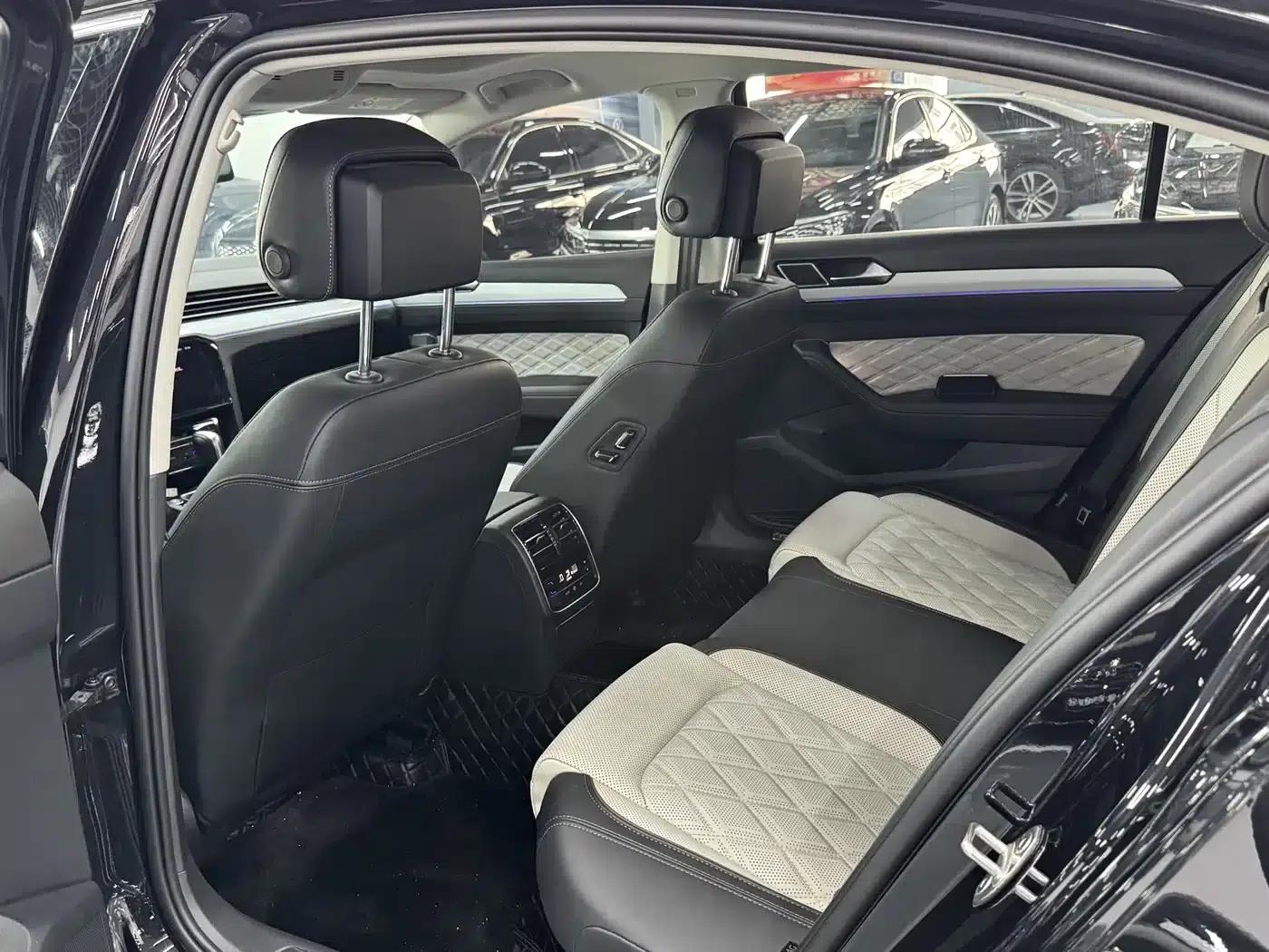 Volkswagen Magotan 2023 2 Millionth Unit Commemorative Edition 330TSI DSG Luxury — миниатюра 5
