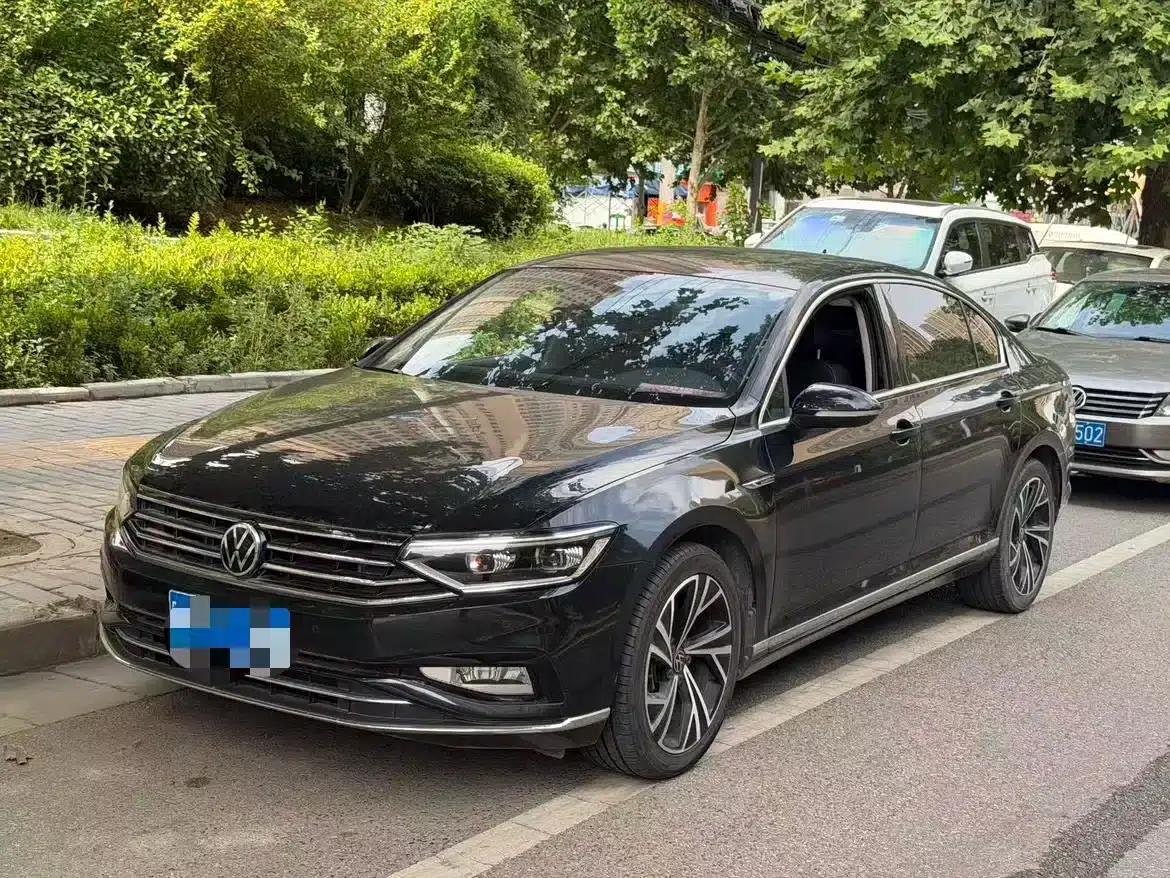 Volkswagen Passat 2021 330TSI DSG 30th Anniversary Edition — миниатюра 1