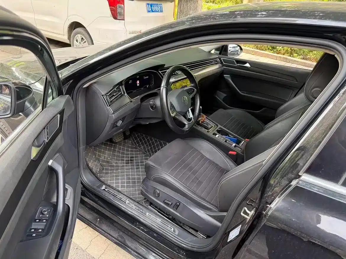 Volkswagen Passat 2021 330TSI DSG 30th Anniversary Edition — миниатюра 4