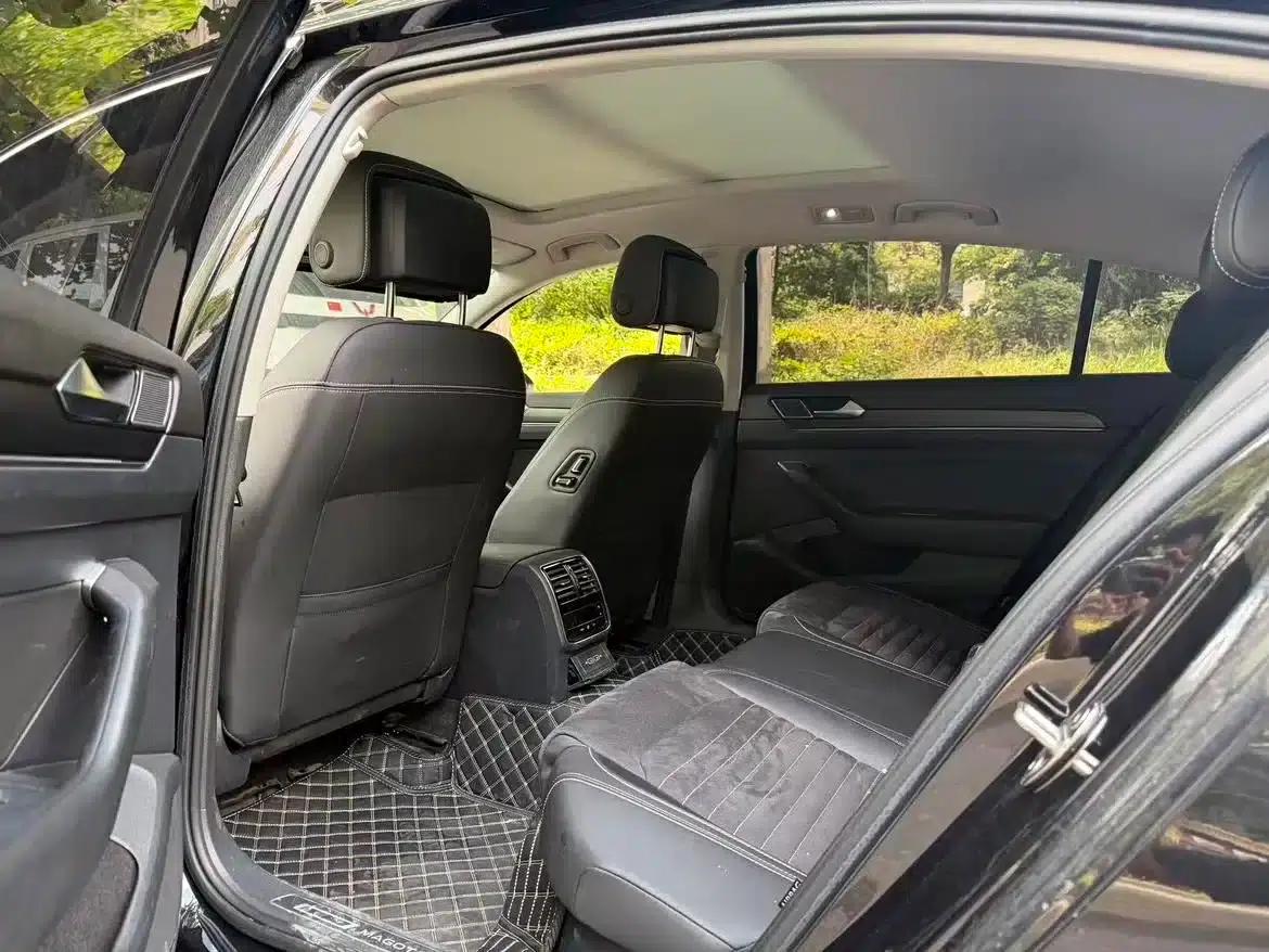 Volkswagen Passat 2021 330TSI DSG 30th Anniversary Edition — миниатюра 6