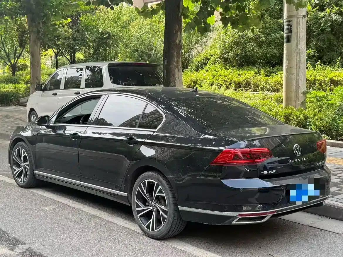 Volkswagen Passat 2021 330TSI DSG 30th Anniversary Edition — миниатюра 9