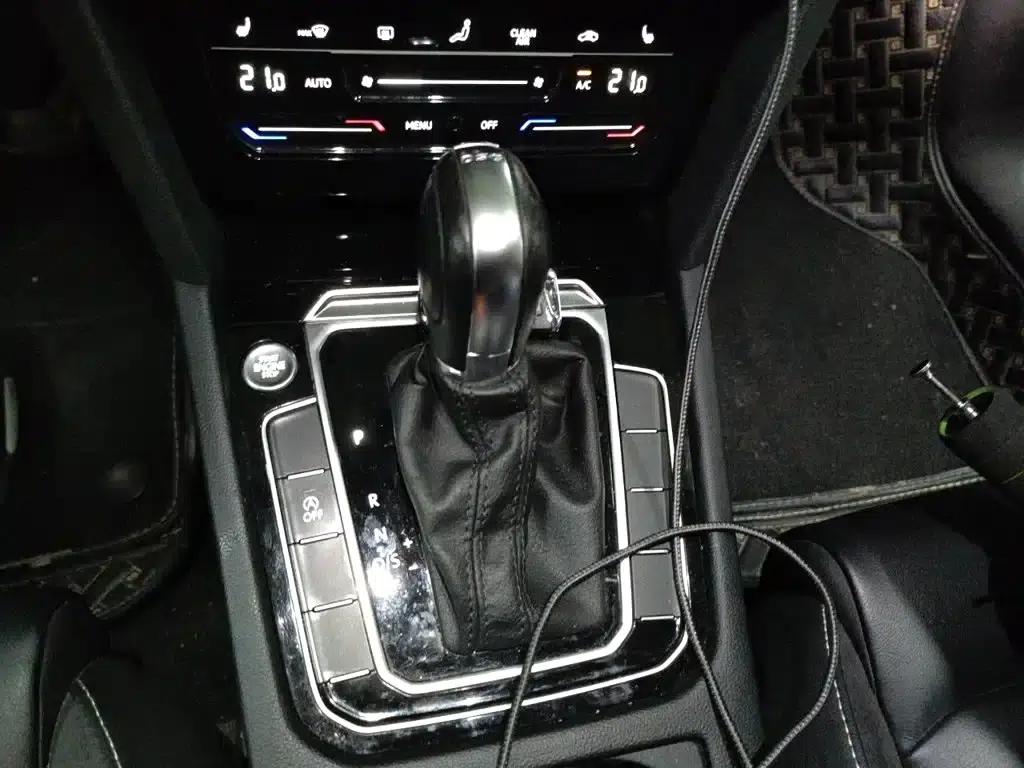 2020 Volkswagen Passat 330TSI DSG Leading Edition — миниатюра 15