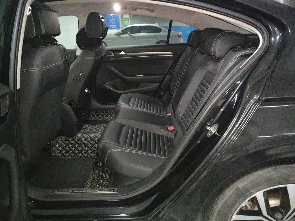 2020 Volkswagen Passat 330TSI DSG Leading Edition — миниатюра 18