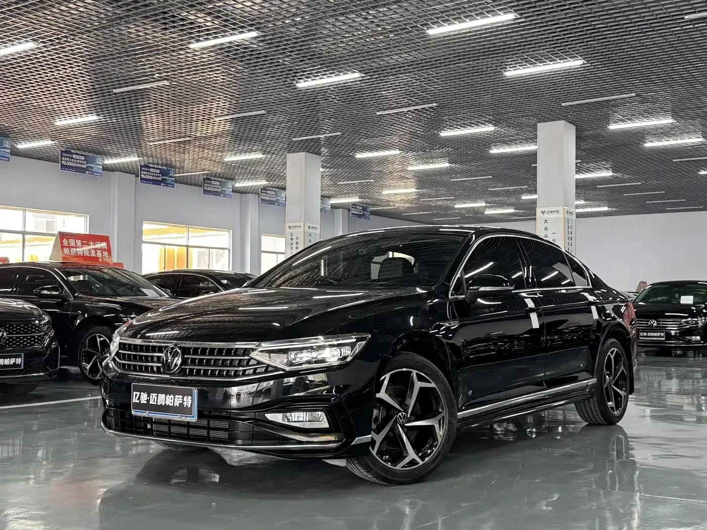 2024 Volkswagen Magotan 330TSI DSG Luxury Edition (2 Million Units Limited Edition) — миниатюра 1