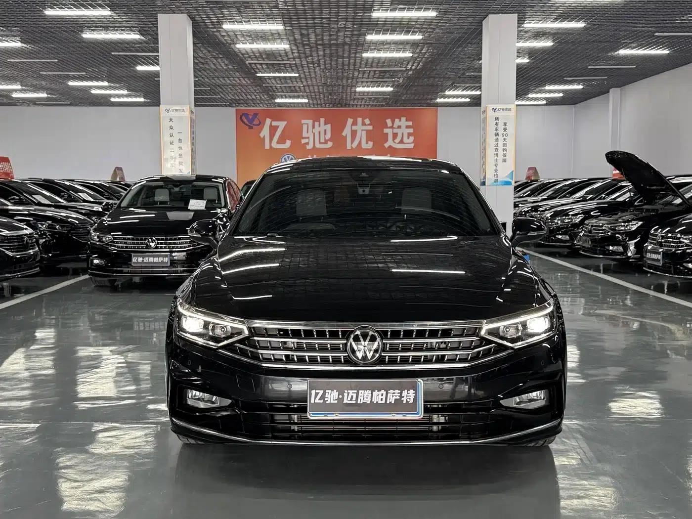 2024 Volkswagen Magotan 330TSI DSG Luxury Edition (2 Million Units Limited Edition) — миниатюра 2