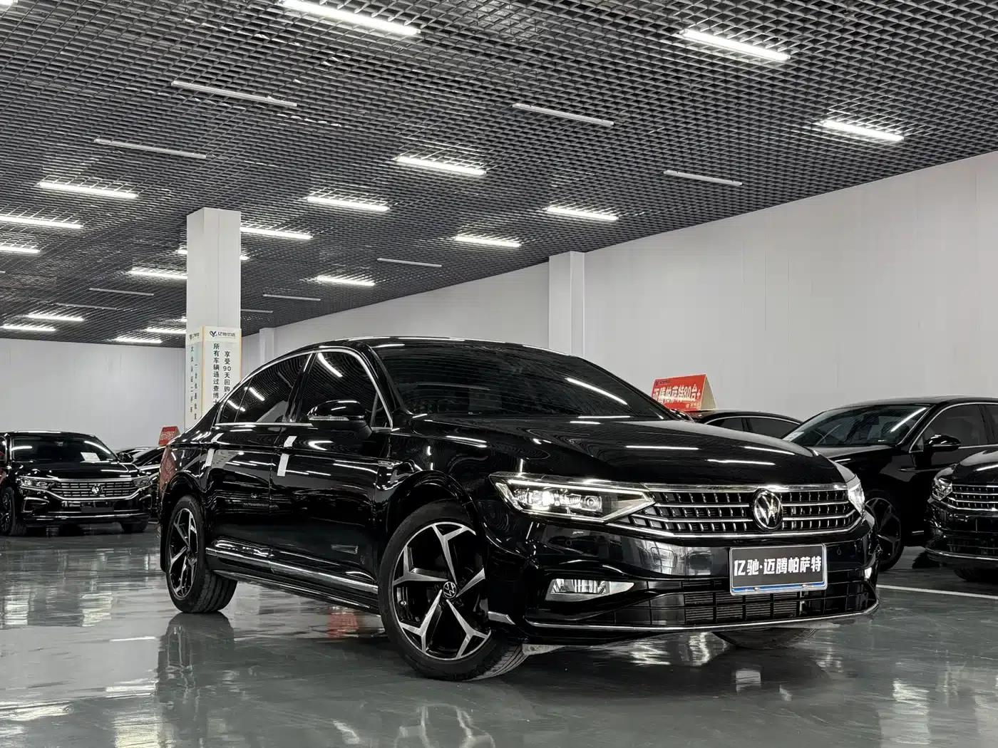 2024 Volkswagen Magotan 330TSI DSG Luxury Edition (2 Million Units Limited Edition) — миниатюра 3