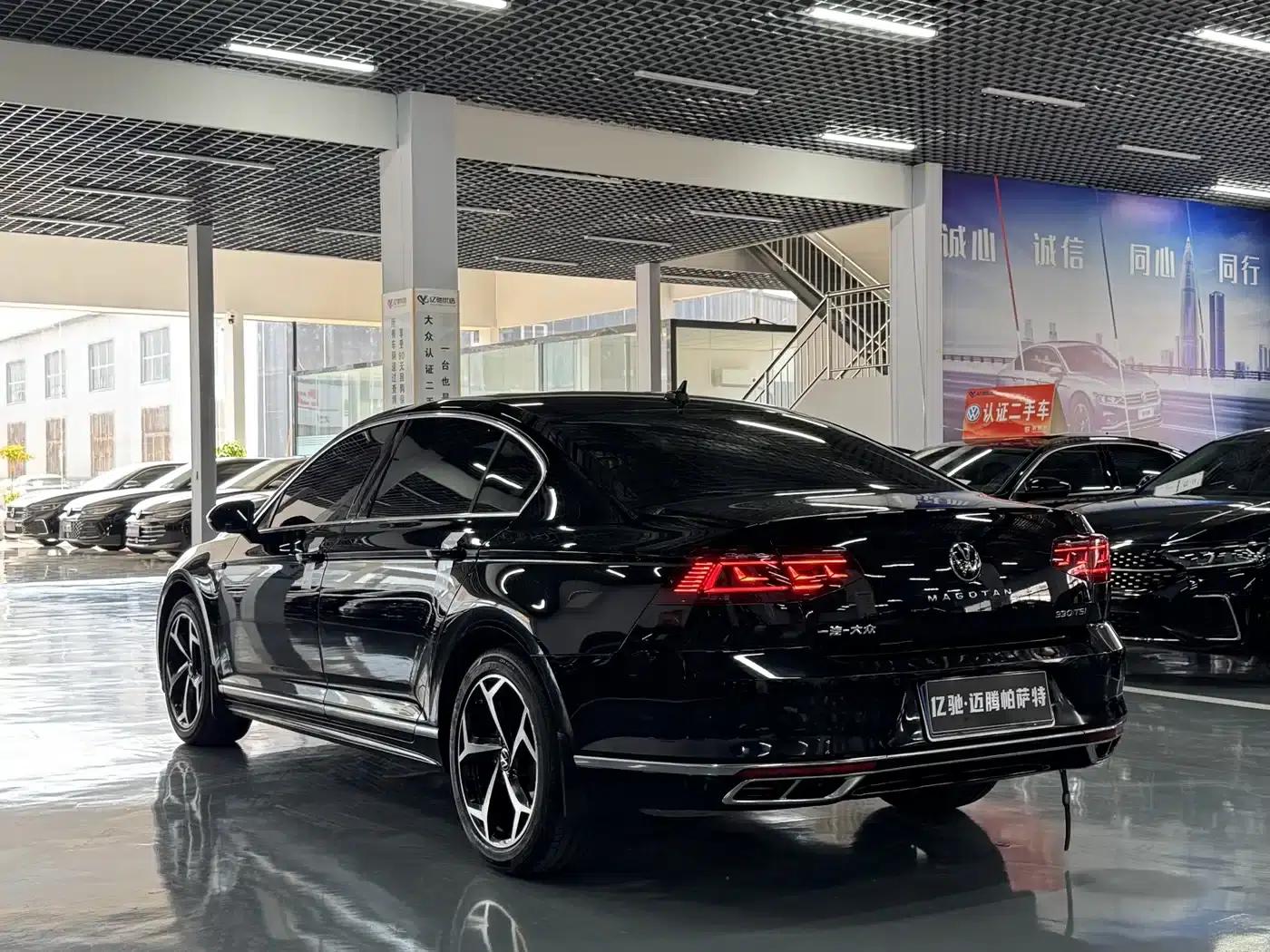 2024 Volkswagen Magotan 330TSI DSG Luxury Edition (2 Million Units Limited Edition) — миниатюра 4