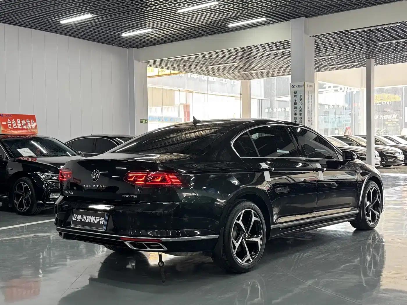 2024 Volkswagen Magotan 330TSI DSG Luxury Edition (2 Million Units Limited Edition) — миниатюра 6