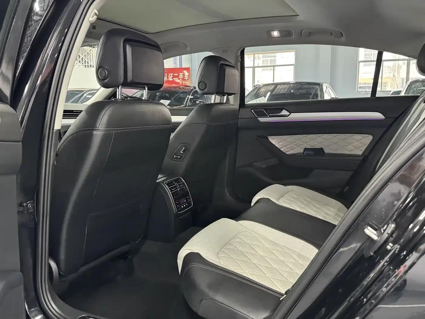 2024 Volkswagen Magotan 330TSI DSG Luxury Edition (2 Million Units Limited Edition) — миниатюра 8