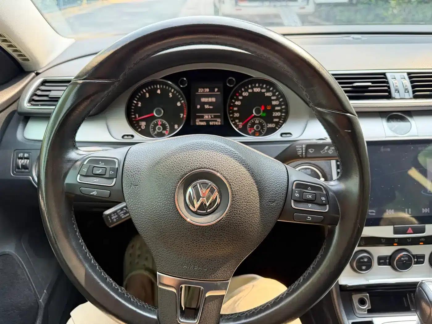 2015 Volkswagen Passat 1.8TSI Leading Edition — миниатюра 18