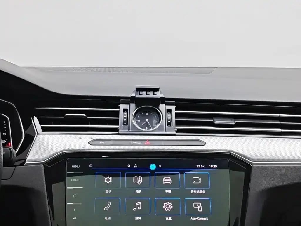 Volkswagen Magotan 2023 2 Millionth Unit Commemorative Edition 330TSI DSG Luxury — миниатюра 12