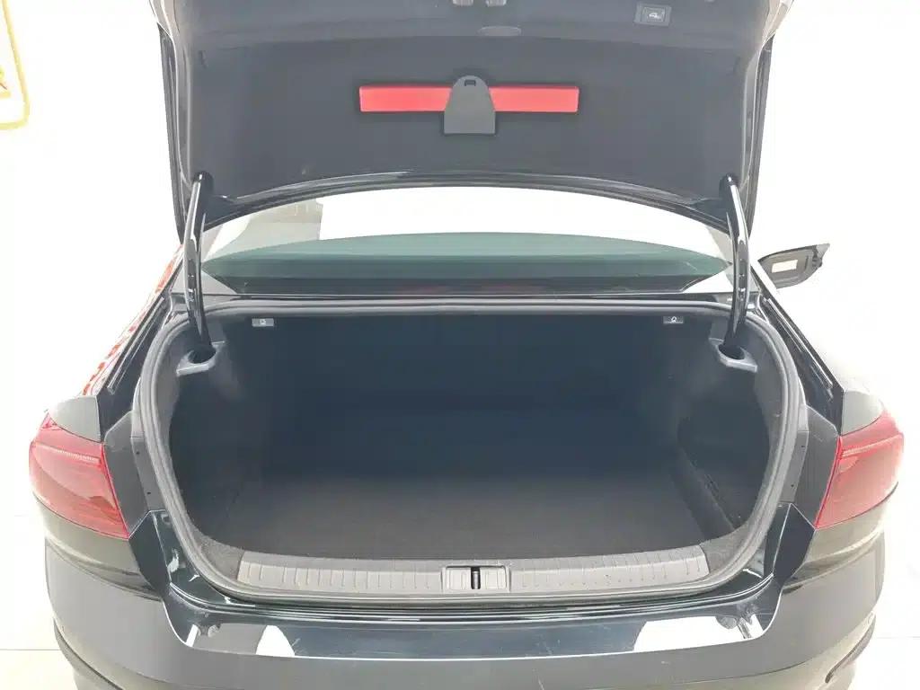 Volkswagen Magotan 2023 2 Millionth Unit Commemorative Edition 330TSI DSG Luxury — миниатюра 16