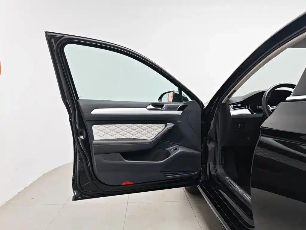 Volkswagen Magotan 2023 2 Millionth Unit Commemorative Edition 330TSI DSG Luxury — миниатюра 8