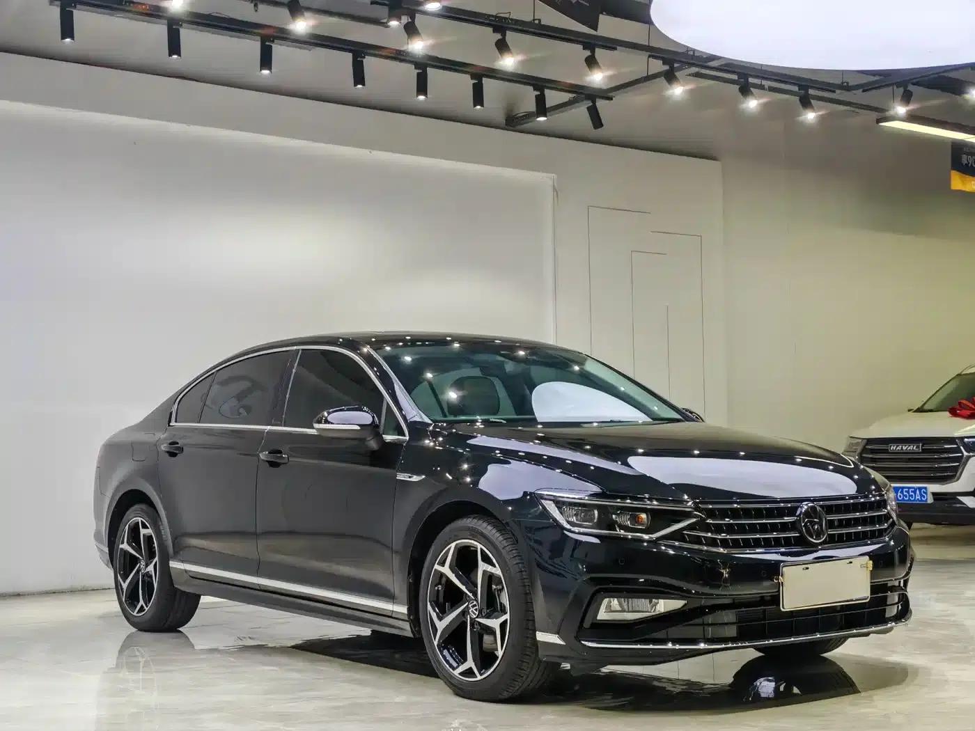 2025 Volkswagen Passat 330TSI DSG Luxury Edition — миниатюра 3