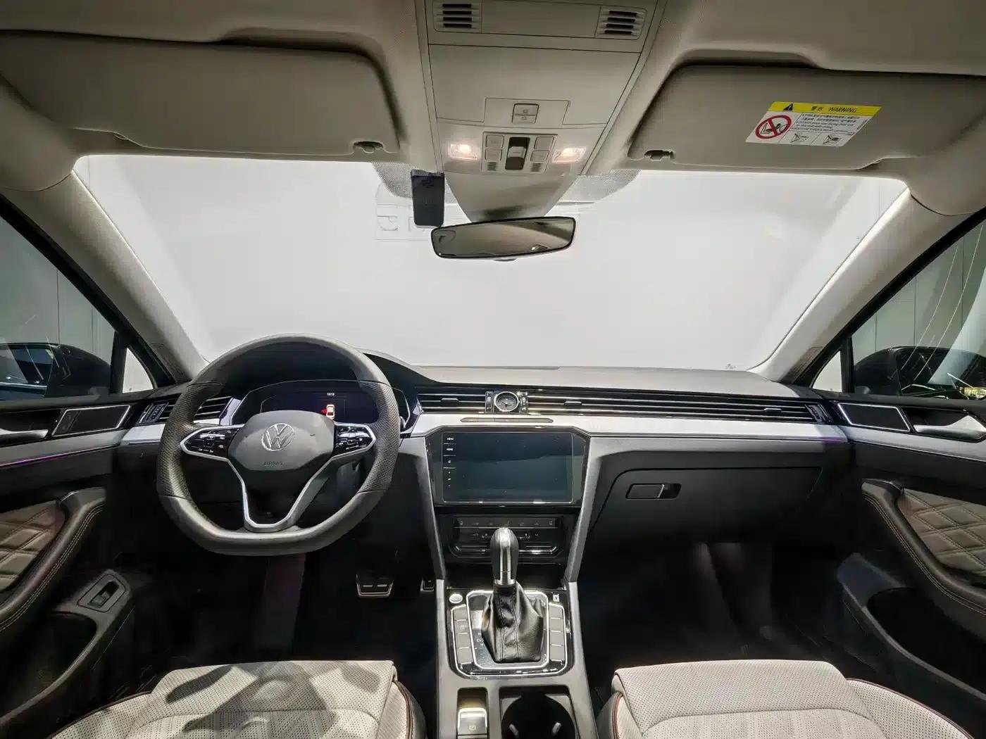 2025 Volkswagen Passat 330TSI DSG Luxury Edition — миниатюра 4