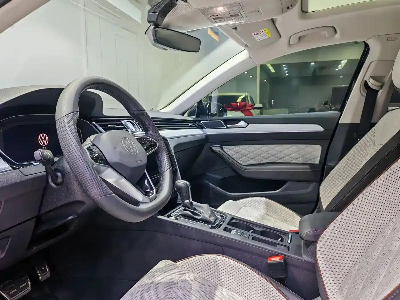 2025 Volkswagen Passat 330TSI DSG Luxury Edition — миниатюра 5