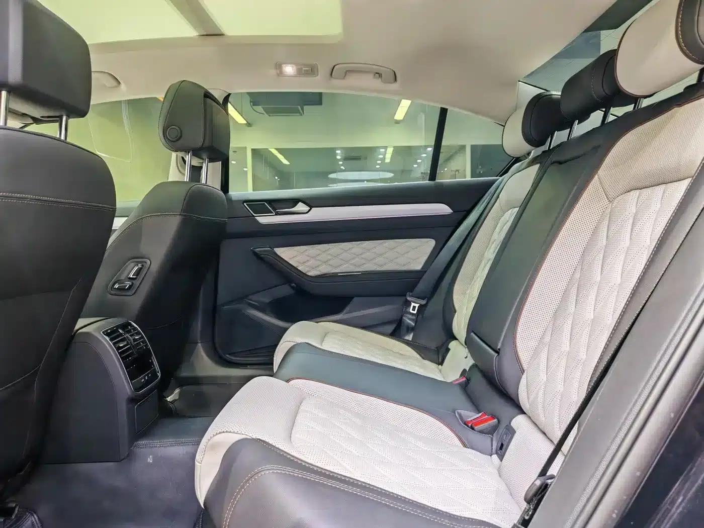 2025 Volkswagen Passat 330TSI DSG Luxury Edition — миниатюра 6