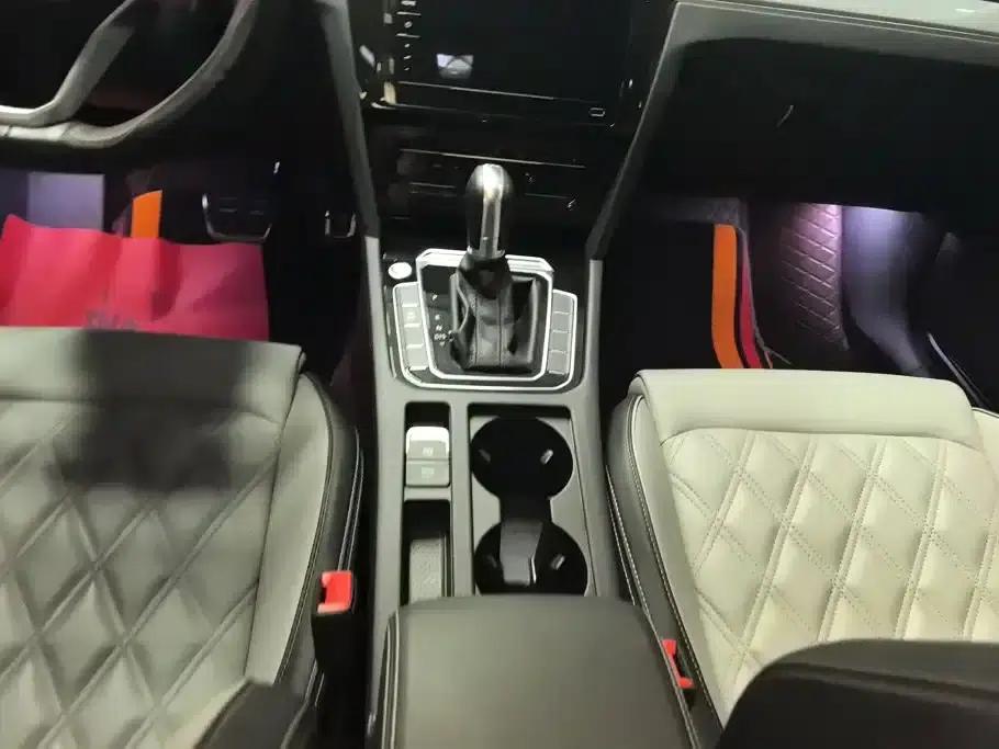 Volkswagen Magotan 2023 2 Millionth Unit Commemorative Edition 330TSI DSG Leading Model — миниатюра 16