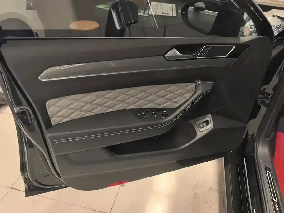 Volkswagen Magotan 2023 2 Millionth Unit Commemorative Edition 330TSI DSG Leading Model — миниатюра 7