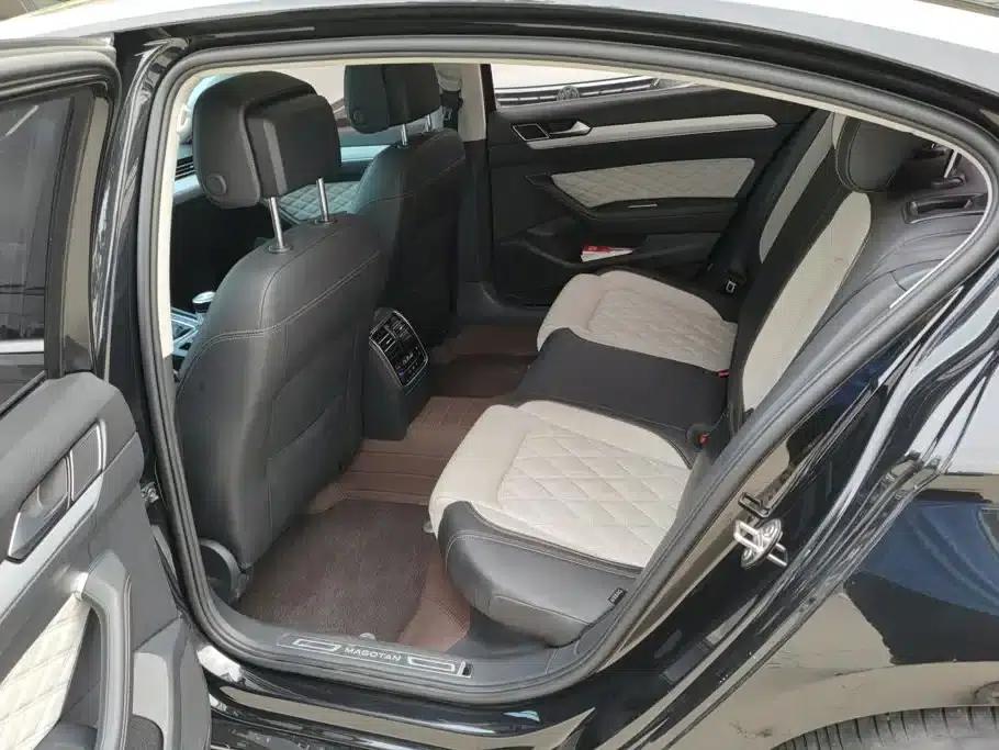Volkswagen Magotan 2023 2 Millionth Unit Commemorative Edition 330TSI DSG Luxury — миниатюра 11