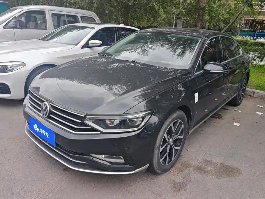 2020 Volkswagen Passat 330TSI DSG Leading Edition — миниатюра 1
