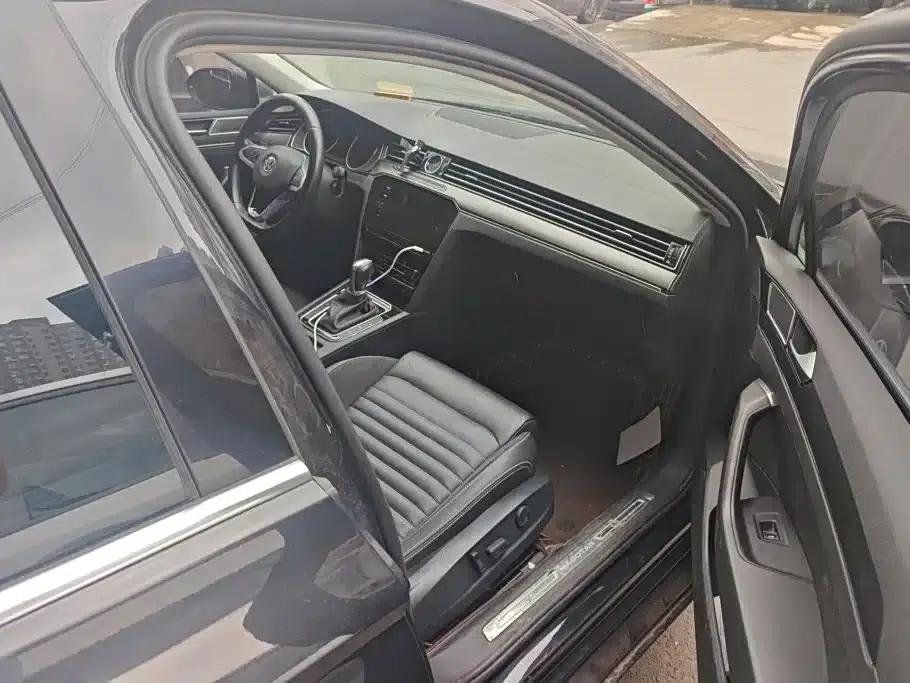 2020 Volkswagen Passat 330TSI DSG Leading Edition — миниатюра 8