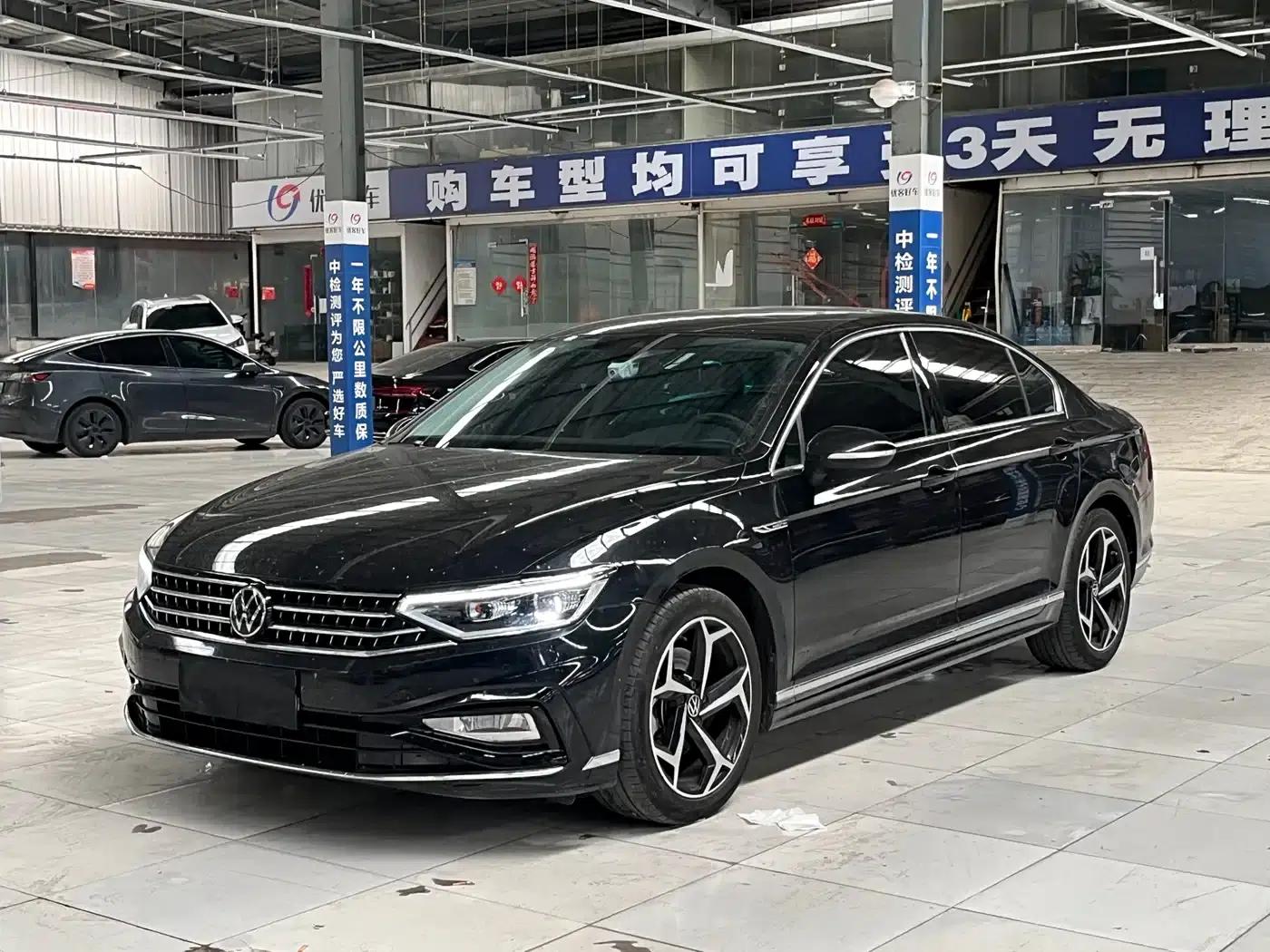 Volkswagen Magotan 2023 2 Millionth Unit Commemorative Edition 330TSI DSG Luxury — миниатюра 1
