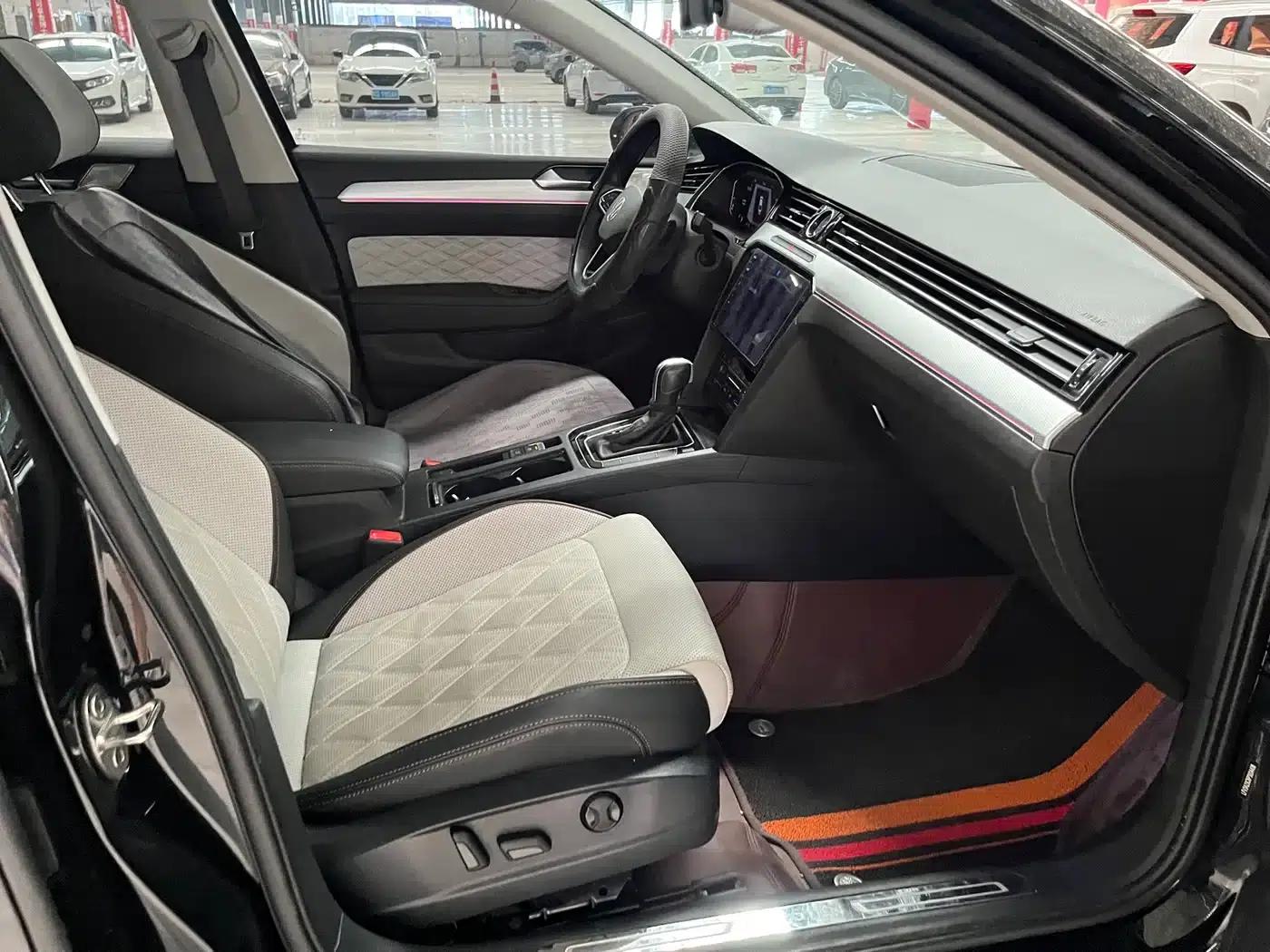 Volkswagen Magotan 2023 2 Millionth Unit Commemorative Edition 330TSI DSG Luxury — миниатюра 11