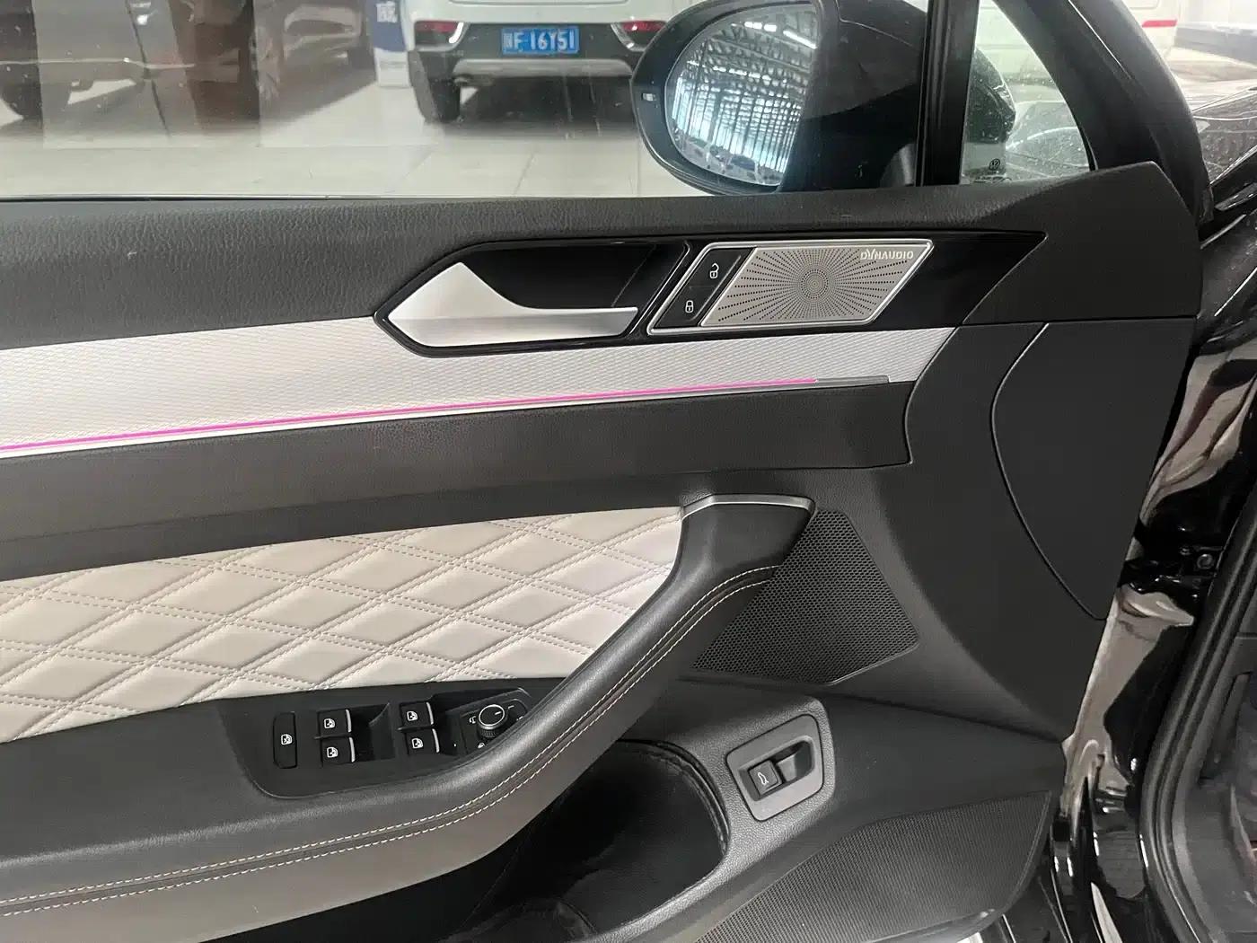 Volkswagen Magotan 2023 2 Millionth Unit Commemorative Edition 330TSI DSG Luxury — миниатюра 6