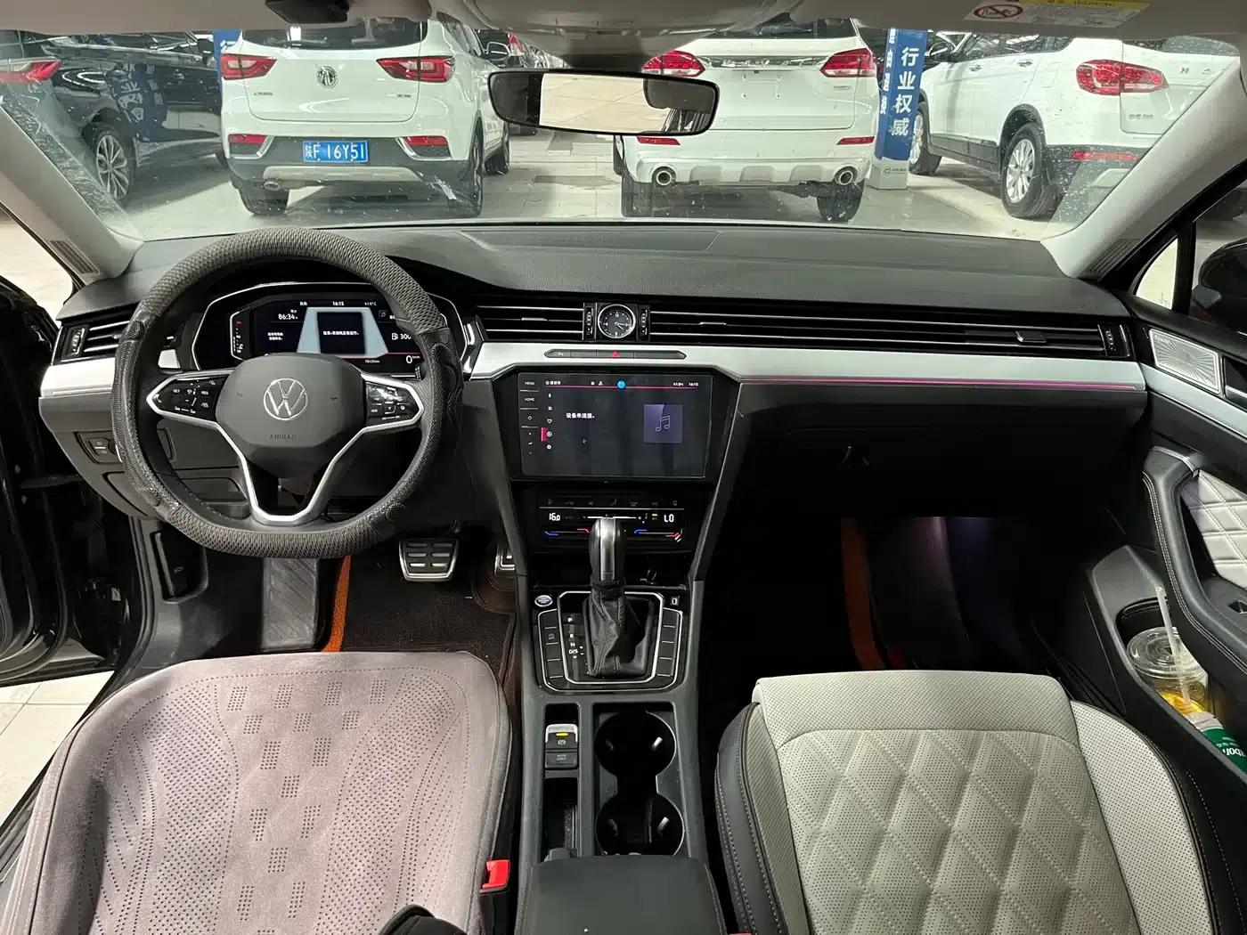 Volkswagen Magotan 2023 2 Millionth Unit Commemorative Edition 330TSI DSG Luxury — миниатюра 9