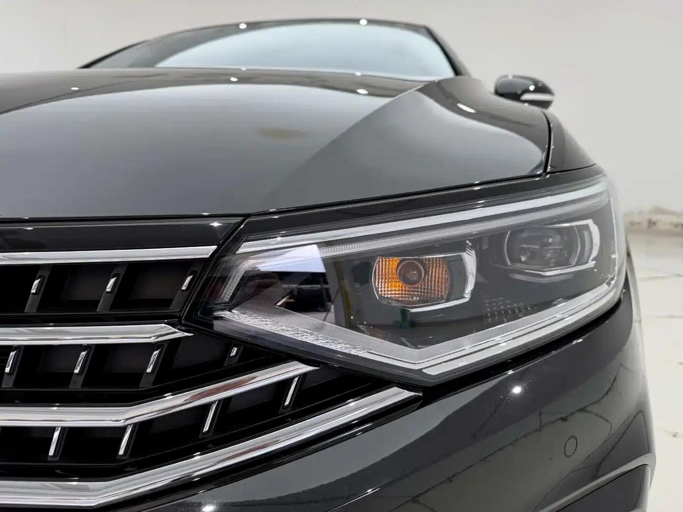 2025 Volkswagen Magotan Facelift II - Popular Edition 330TSI DSG Luxury — миниатюра 2