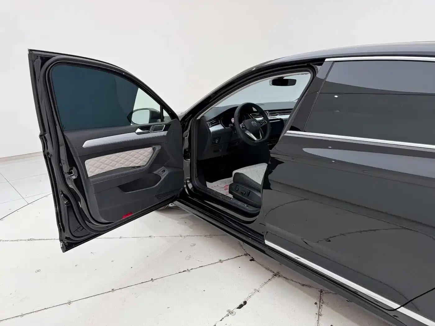 2025 Volkswagen Magotan Facelift II - Popular Edition 330TSI DSG Luxury — миниатюра 13