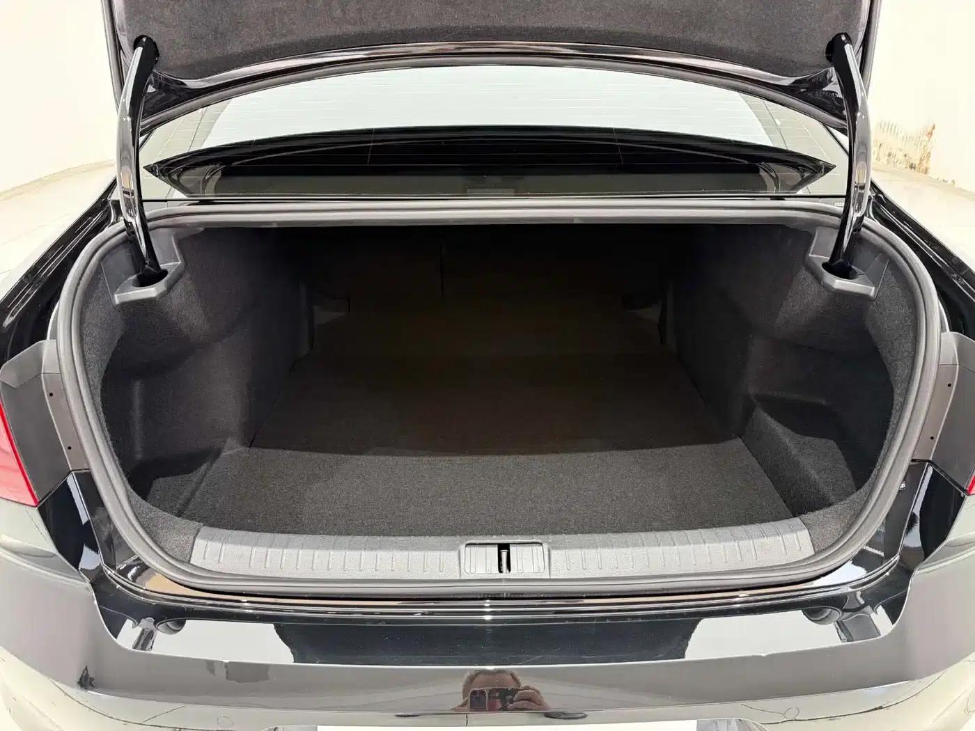 2025 Volkswagen Magotan Facelift II - Popular Edition 330TSI DSG Luxury — миниатюра 14