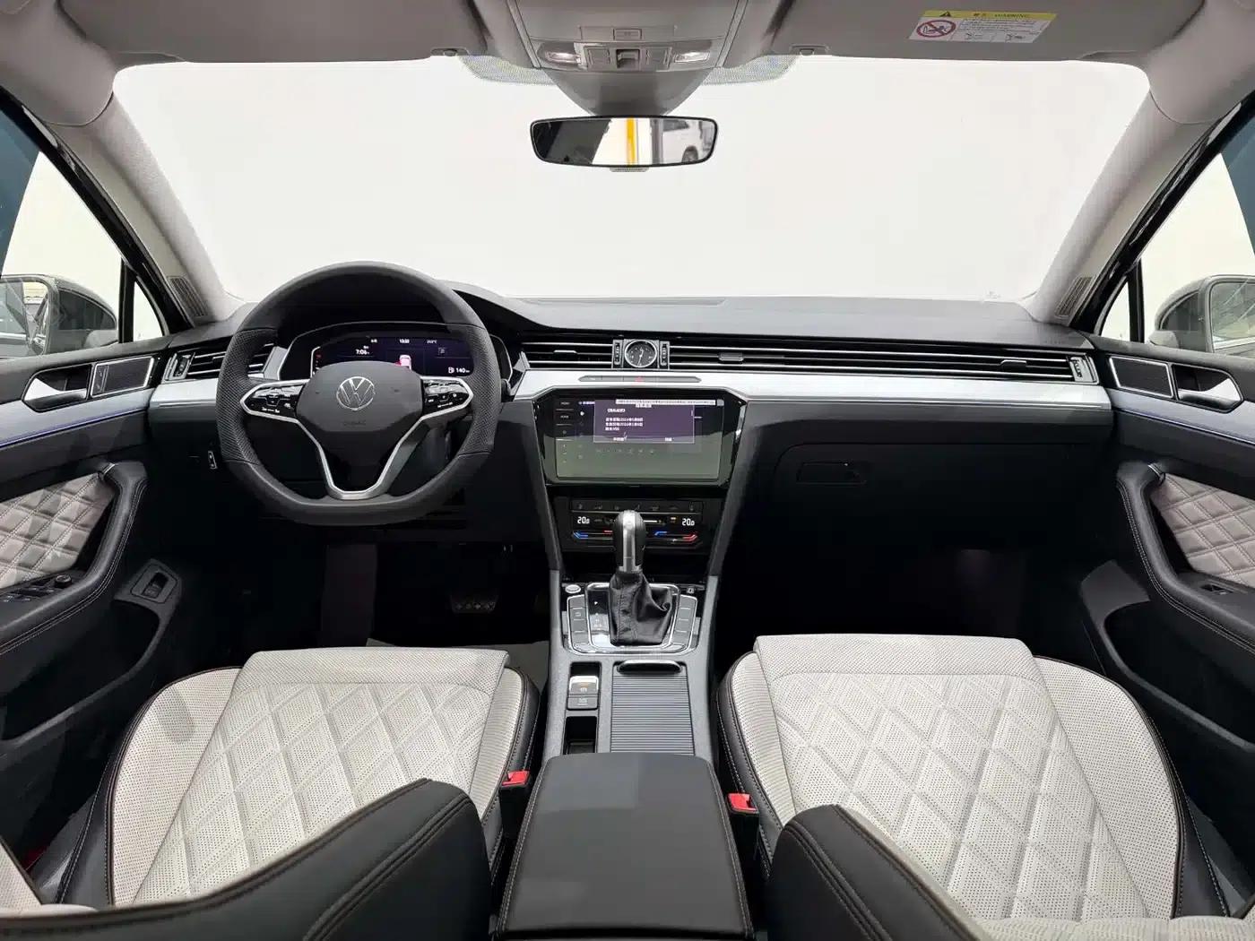 2025 Volkswagen Magotan Facelift II - Popular Edition 330TSI DSG Luxury — миниатюра 24