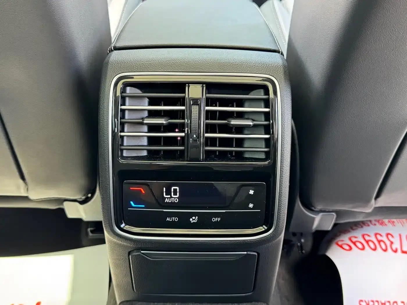 Volkswagen Magotan 2023 2 Millionth Unit Commemorative Edition 330TSI DSG Luxury — миниатюра 11